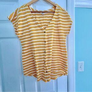 🔹3/$15🔹 Yellow and white stripe v-neck top with button down Size medium